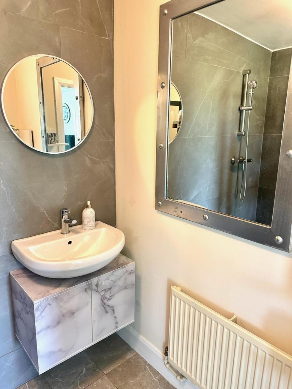 Kildare Luxury Suites Luaran gambar